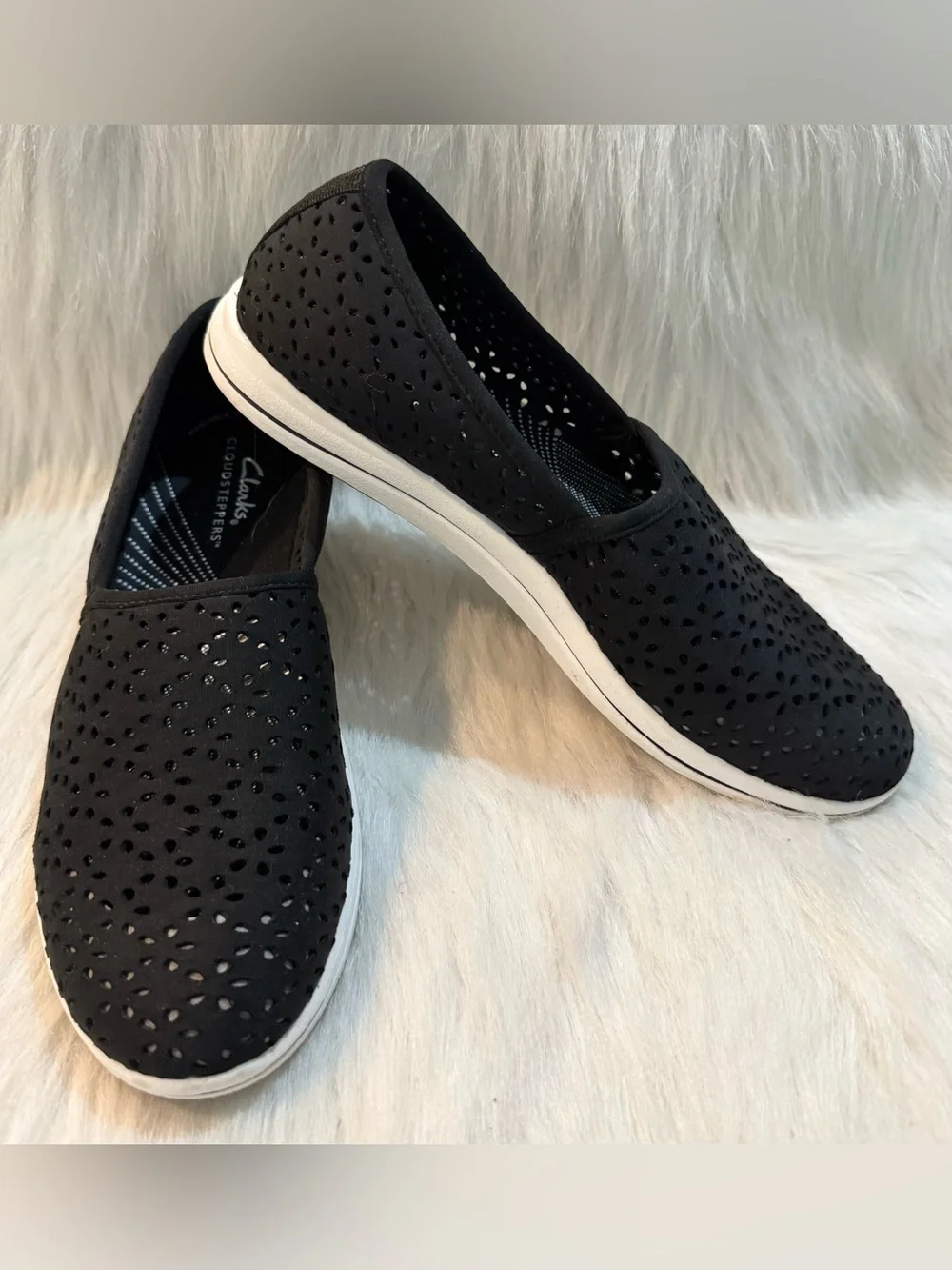 Ladies Clarks Cloudsteppers Breeze Emily Pull-On Casual Sneakers Black SZ 8 EUC